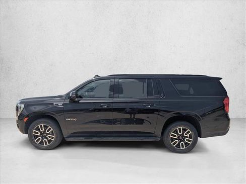 Used 2023 GMC Yukon XL AT4 w/ Technology Package AWD/4WD image 7
