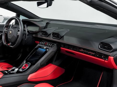 Used 2022 Lamborghini Huracan EVO RWD image 31