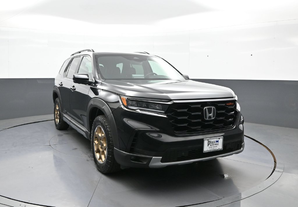 Certified 2024 Honda Pilot TrailSport image 3