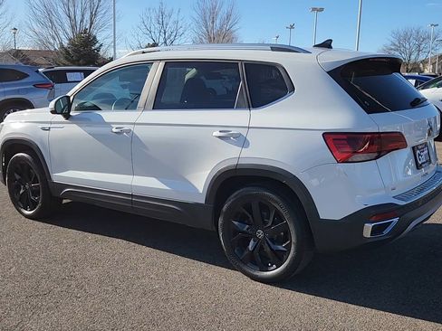 Used 2022 Volkswagen Taos SE w/ Panoramic Sunroof Package image 12