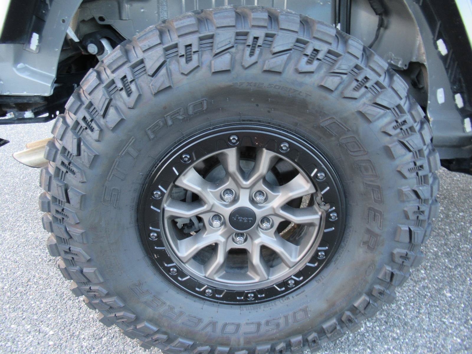 Used 2022 Jeep Wrangler Unlimited Rubicon w/ Dual Top Group AWD/4WD image 8
