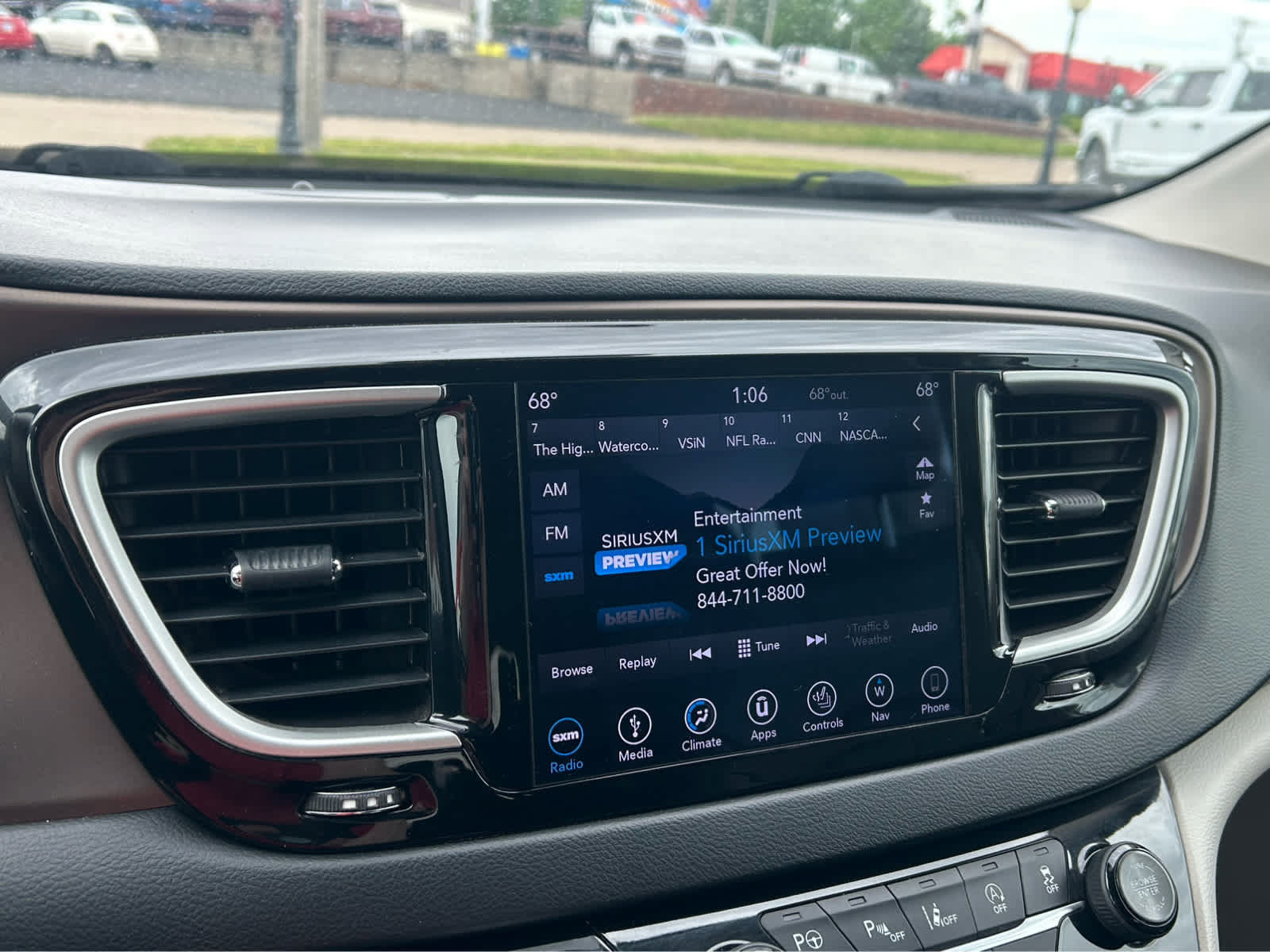 Used 2018 Chrysler Pacifica Touring-L w/ Advanced Safetytec Group FWD image 37