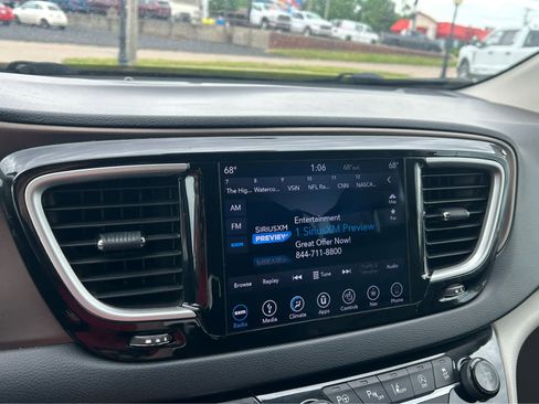 Used 2018 Chrysler Pacifica Touring-L w/ Advanced Safetytec Group FWD image 37