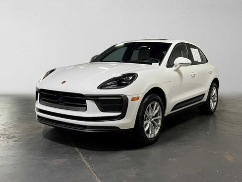 Used 2025 Porsche Macan AWD/4WD image 7