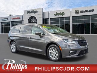 Used 2022 Chrysler Pacifica Touring-L video 1