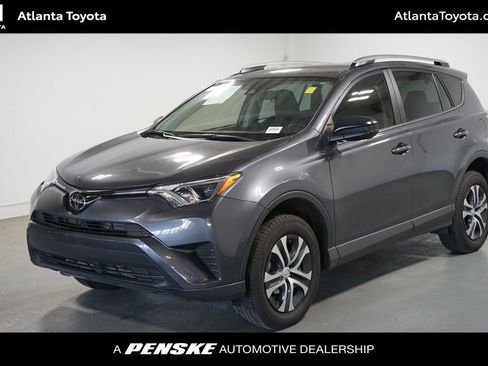 Used 2018 Toyota RAV4 LE image 1
