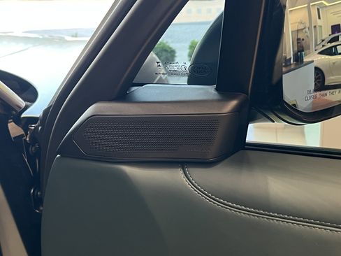 New 2025 Land Rover Range Rover SV AWD/4WD image 8