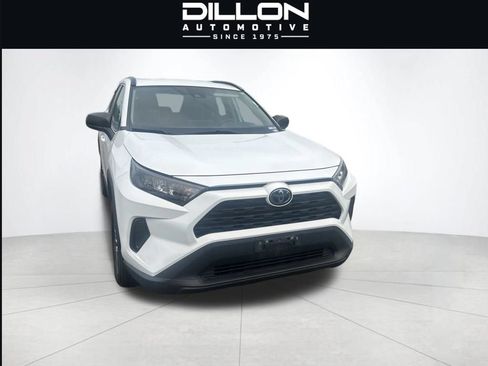 Used 2022 Toyota RAV4 LE AWD/4WD image 2