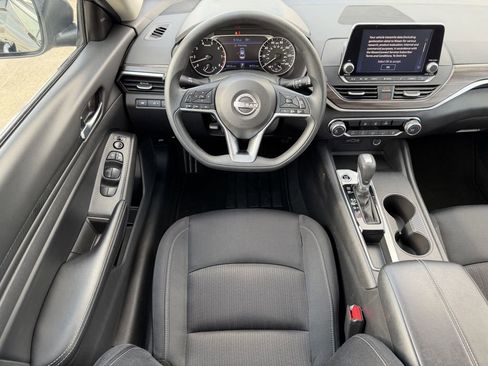 Used 2025 Nissan Altima 2.5 SV FWD image 13