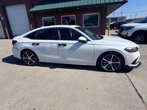 Used 2024 Honda Civic Touring image 5