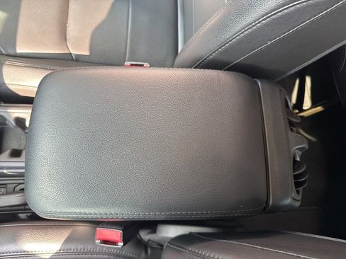 Used 2023 Jeep Wrangler Altitude image 40