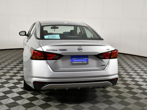 Used 2024 Nissan Altima 2.5 SV image 7