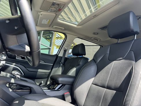 Used 2023 Kia Telluride EX w/ EX Captain's Chair Package image 28