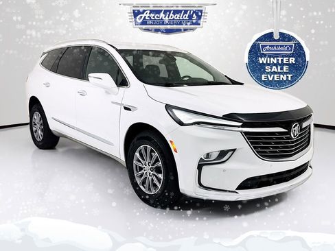 Used 2023 Buick Enclave Essence image 1