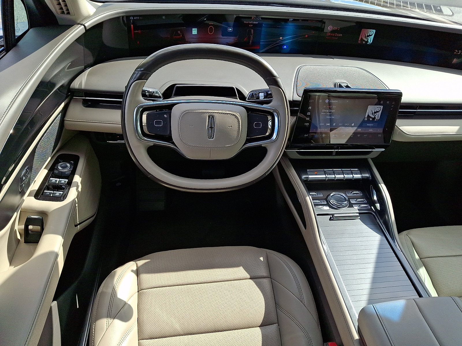 Used 2024 Lincoln Nautilus Premier AWD/4WD image 12