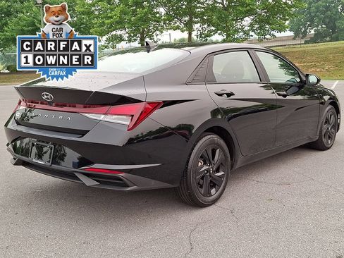 Used 2023 Hyundai Elantra SEL FWD image 9