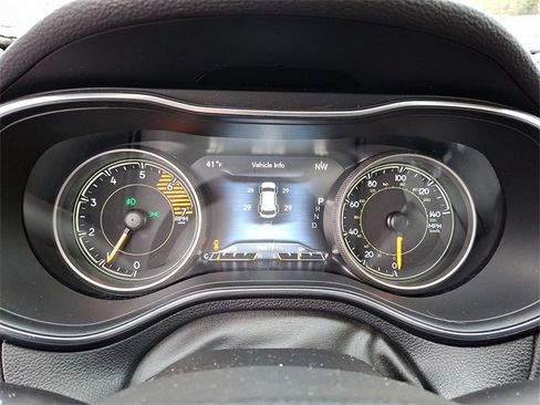 Used 2019 Jeep Cherokee Limited image 21