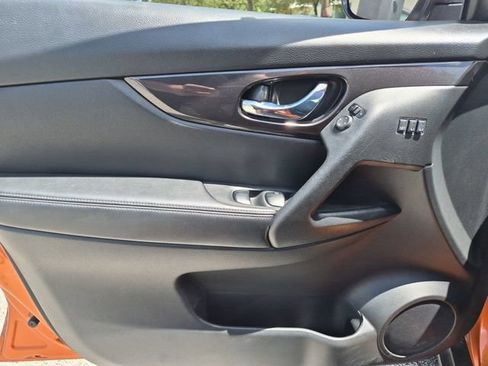 Used 2019 Nissan Rogue SV w/ Sun & Sound Touring Package AWD/4WD image 9