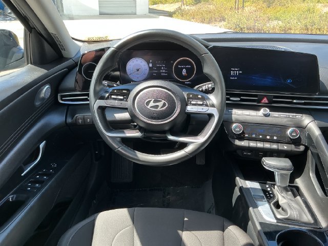 Used 2025 Hyundai Elantra SEL FWD image 12