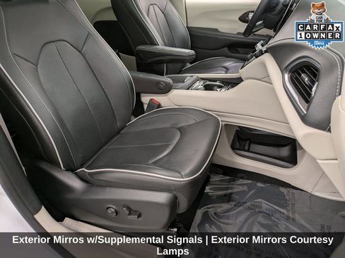 Used 2022 Chrysler Pacifica Limited image 35