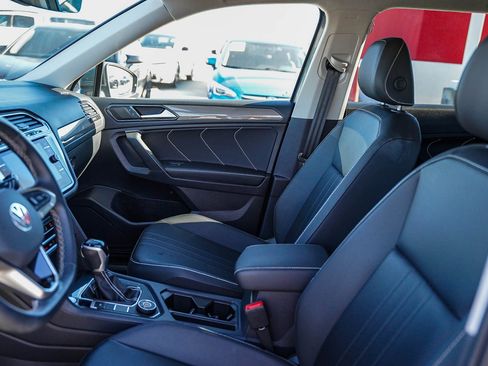Used 2024 Volkswagen Tiguan SE image 18