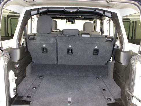 Used 2025 Jeep Wrangler Unlimited Rubicon 4xe AWD/4WD image 17