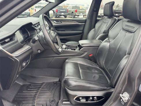 Used 2022 Jeep Grand Cherokee L Overland w/ Advanced Protech Group III image 11