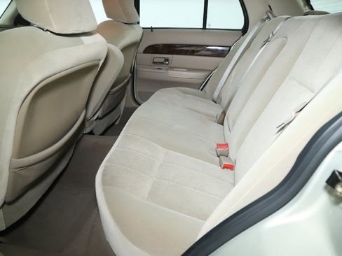 Used 2005 Mercury Grand Marquis GS image 25