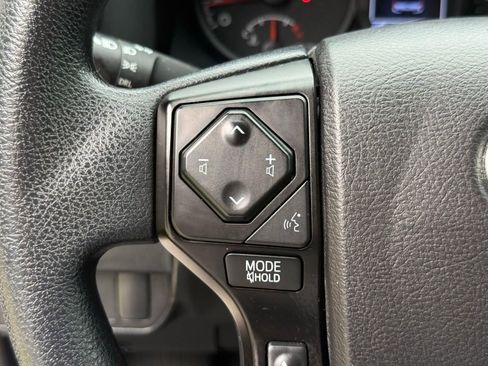 Used 2021 Toyota Tacoma SR AWD/4WD image 33