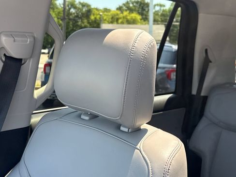 Used 2025 Ford Expedition Active AWD/4WD image 48