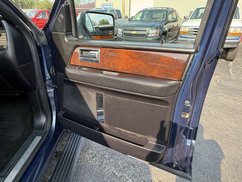 Used 2016 Lincoln Navigator Select AWD/4WD image 24