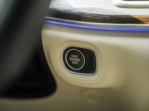 Used 2025 Mercedes-Benz GLE 450e 4MATIC image 27