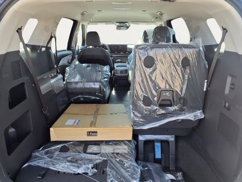 New 2026 Kia Carnival LX image 17