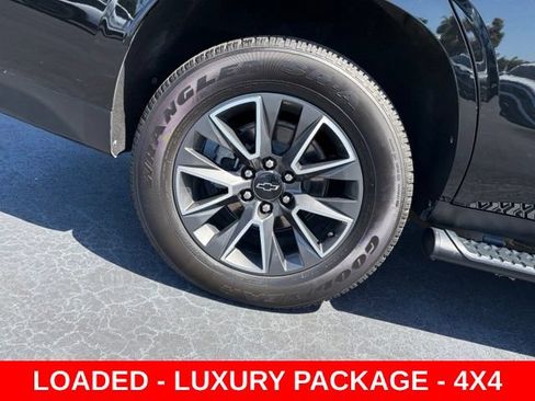 Used 2023 Chevrolet Tahoe Z71 w/ Luxury Package AWD/4WD image 7