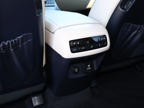 Used 2023 Hyundai Palisade Limited FWD image 13