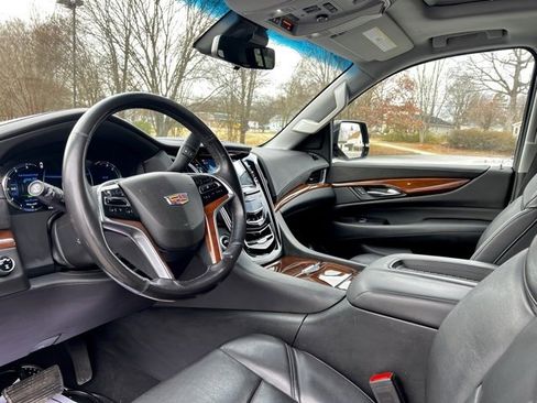 Used 2018 Cadillac Escalade ESV Luxury image 12