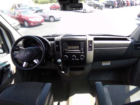 Used 2014 Mercedes-Benz Sprinter 2500 image 24
