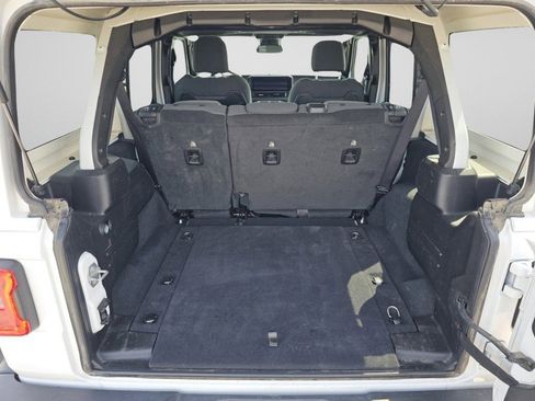 Used 2025 Jeep Wrangler Unlimited Rubicon AWD/4WD image 25