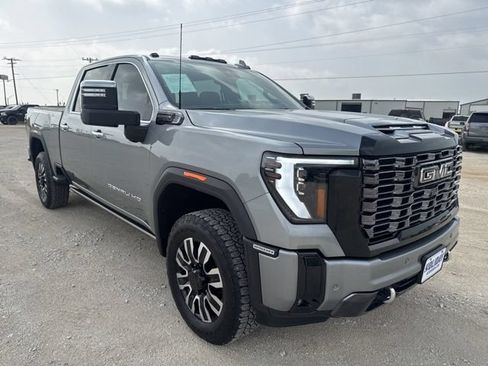 Used 2025 GMC Sierra 2500 Denali Ultimate w/ Max Trailering Package AWD/4WD image 8