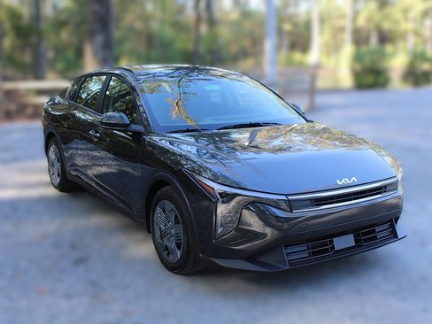 New 2025 Kia K4 LX image 15