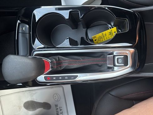 Used 2025 Chevrolet Trax RS image 36