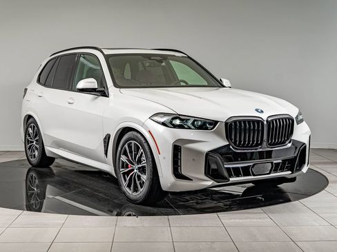 New 2026 BMW X5 xDrive50e w/ M Sport Package AWD/4WD image 3
