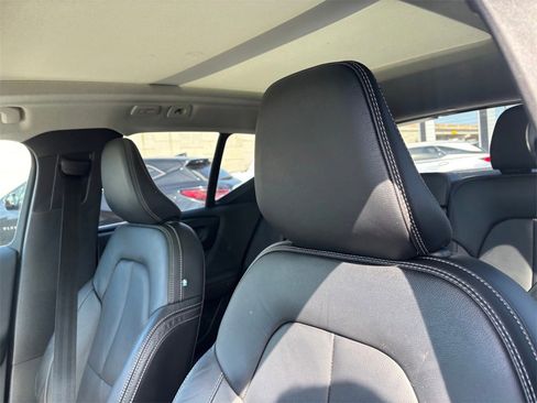 Used 2023 Volvo XC40 B5 Plus w/ Protection Package Premier image 11
