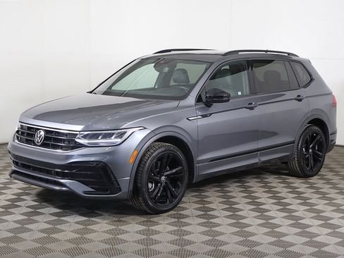 Used 2023 Volkswagen Tiguan SE R-Line image 9