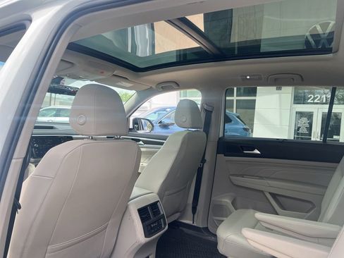 Used 2023 Volkswagen Atlas SE w/ Panoramic Sunroof Package AWD/4WD image 17