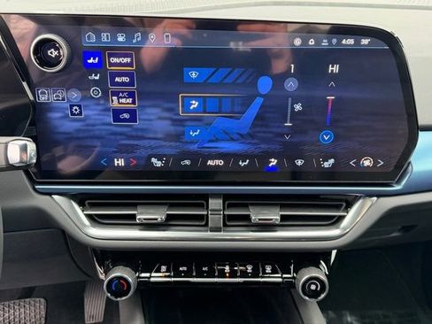 New 2026 Chevrolet Equinox EV LT image 30