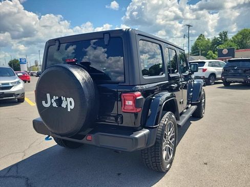 Used 2023 Jeep Wrangler Unlimited Sahara AWD/4WD image 5