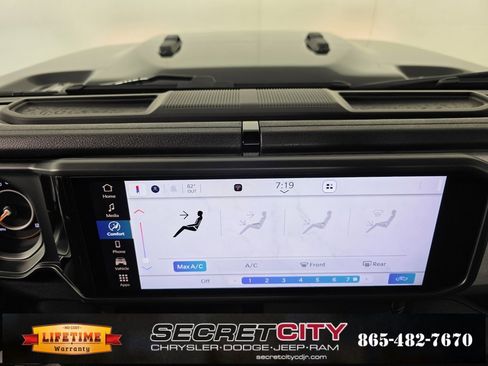 New 2025 Jeep Gladiator Sport image 19