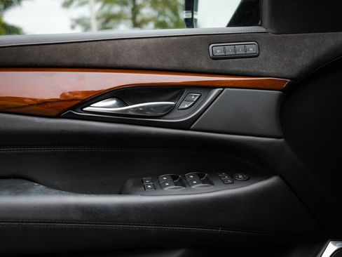 Used 2020 Cadillac Escalade 4WD image 15