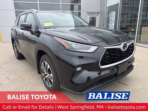 Used 2025 Toyota Highlander XLE image 1